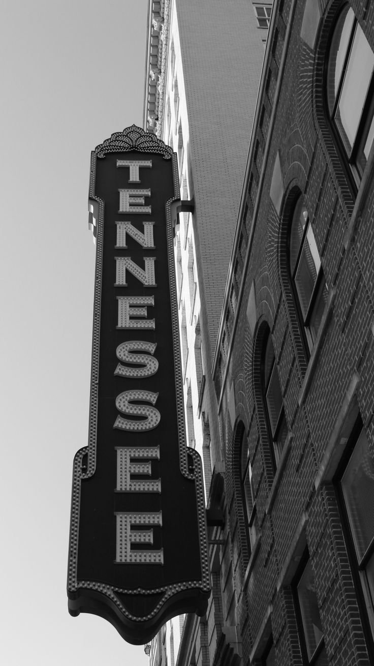 Where to Eat in Market Square Knoxville from Breakfast to Bars